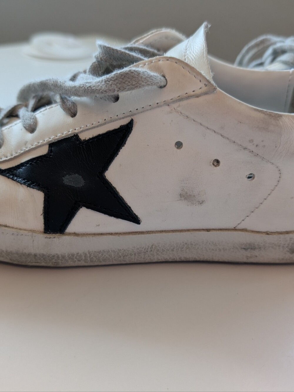Golden Goose White Leather Sneakers with Black Star Accent - Size 37 - Picture 8 of 16